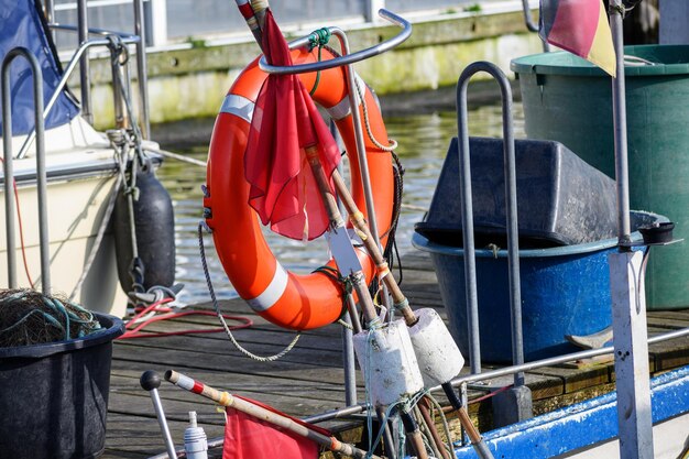 Photo un gros plan de vêtements accrochés à une corde