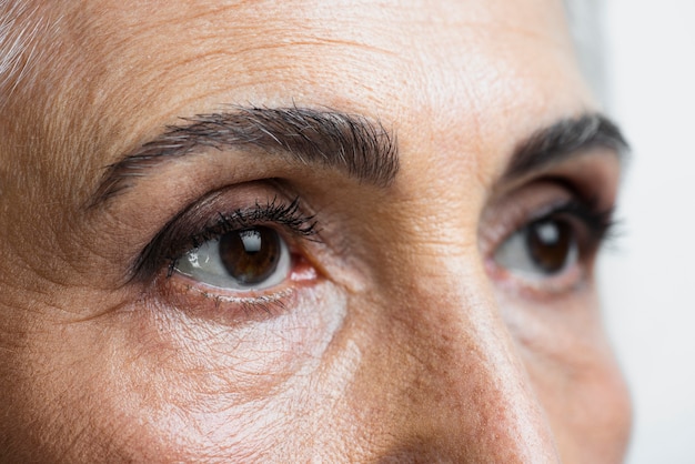 Photo gros plan des yeux de belle femme