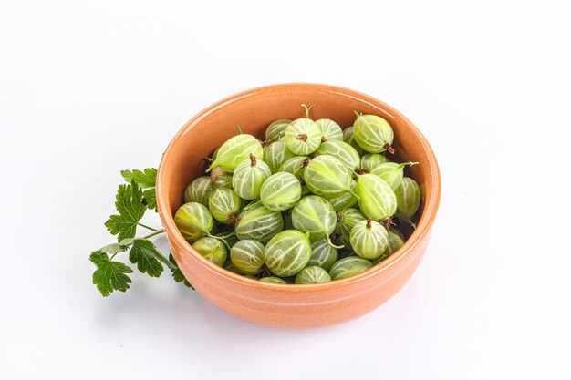 Photo des groseilles mûres dans le bol.