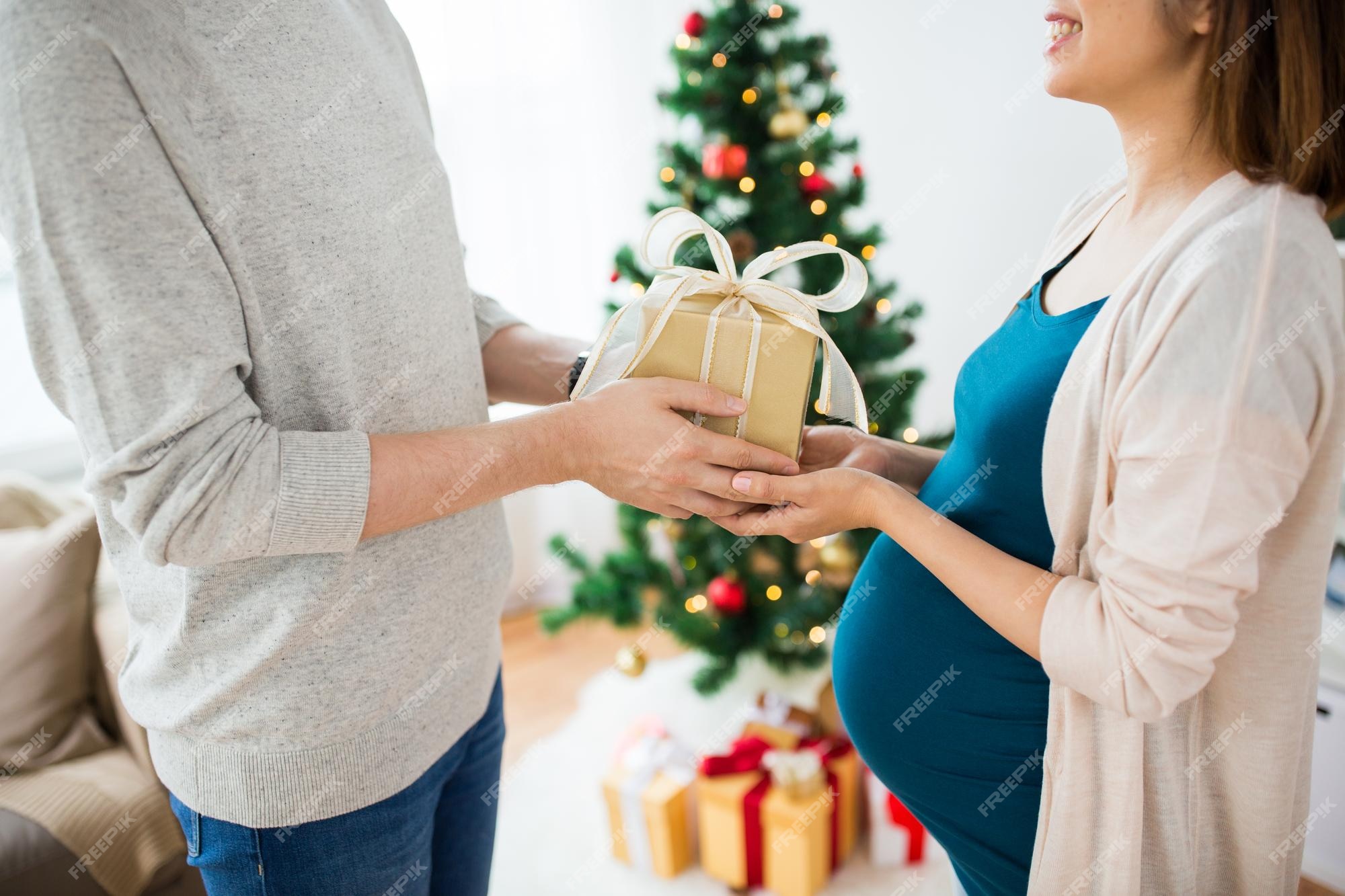 Grossesse Vacances D'hiver Et Personnes Concept De Près Du Mari