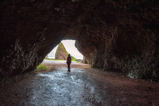 Grotte de Cushendun en Irlande du Nord