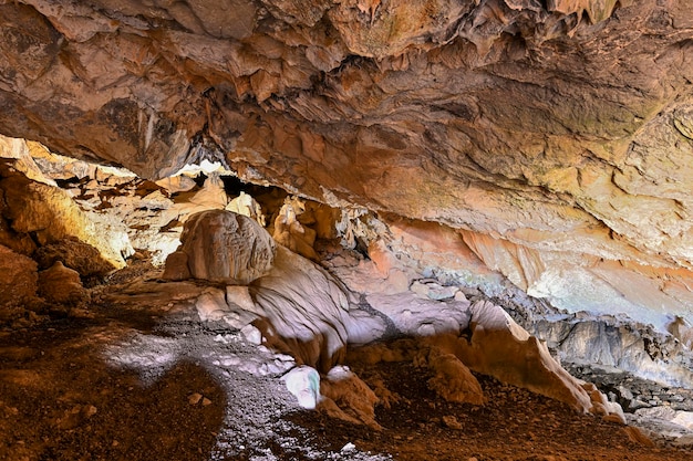 Grotte d'eau de la sierra de baza granada