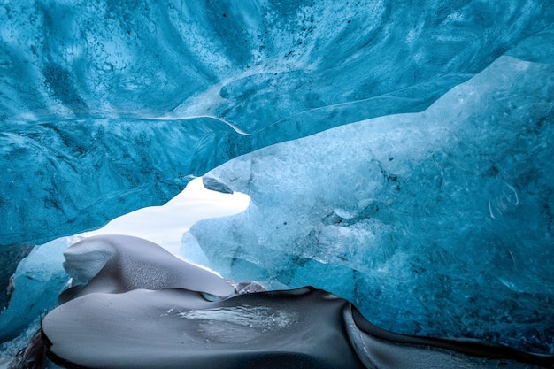 Grotte de glace de cristal près de Jokulsarlon