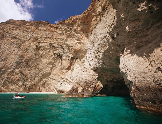 Photo grottes bleues sur l'île de zakynthos, grèce