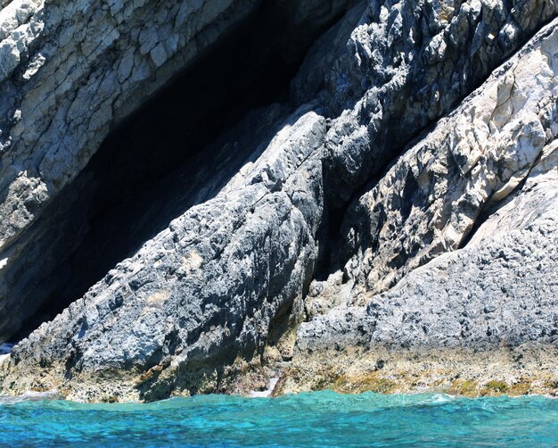 Les grottes bleues de l'île de Zakynthos, en Grèce