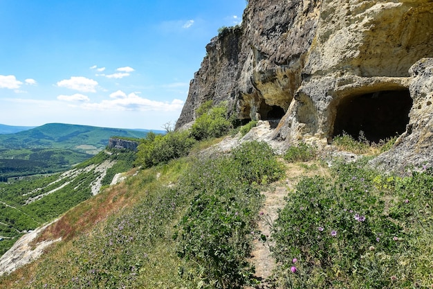 Grottes de la ville de TepeKermen à Bakhchisarai Crimée Russie Montagnes de Crimée