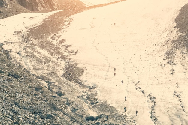 Groupe d'alpinistes sur la montagne