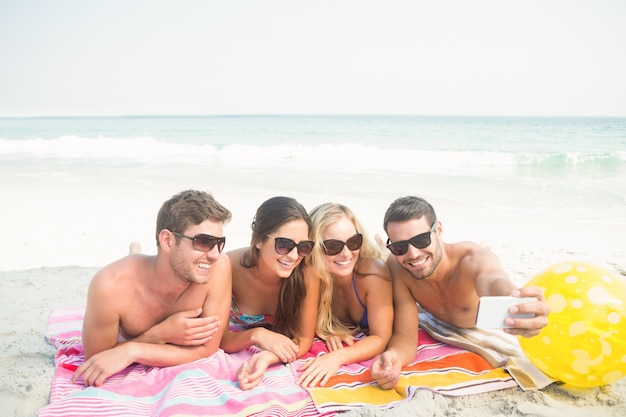 Groupe d&#39;amis en maillot de bain