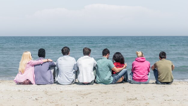 Groupe d'amis sur la plage