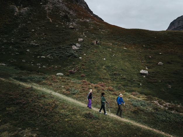 Groupe d&#39;amis en randonnée à Glen Etive, Ecosse