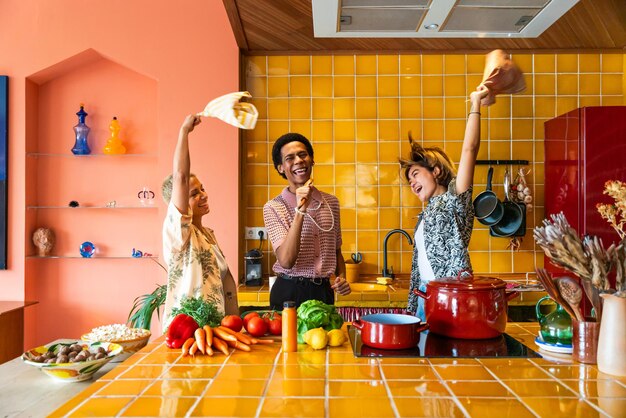 Photo groupe d'amis se liant à la maison concepts lgbtq et diversité