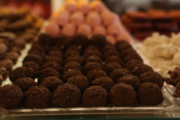 Groupe de biscuits assortis Chocolat blanc aux pépites d'avoine et aux raisins secs