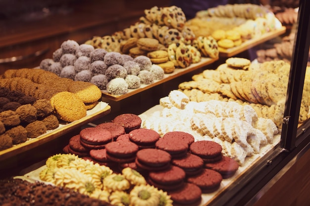 Groupe de biscuits assortis Chocolat blanc aux pépites d'avoine et aux raisins secs