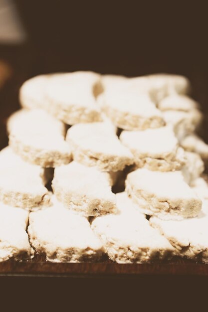 Groupe de biscuits assortis. Pépites de chocolat, raisins secs à l'avoine, chocolat blanc