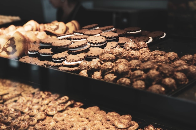 Groupe de biscuits assortis. Pépites de chocolat, raisins secs à l'avoine, chocolat blanc