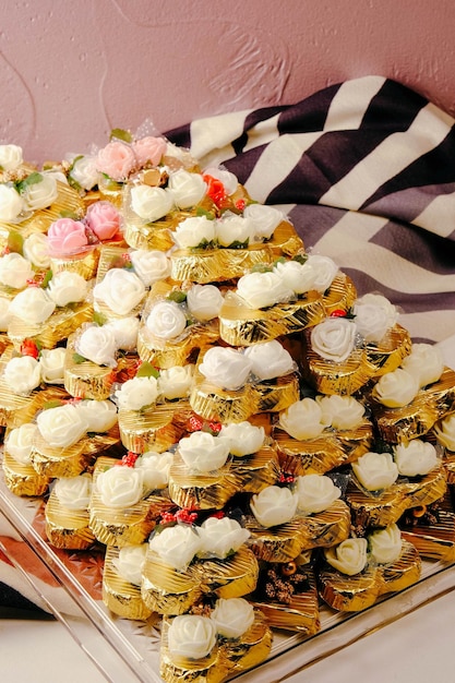 Groupe de biscuits assortis. Pépites de chocolat, raisins secs à l'avoine, chocolat blanc