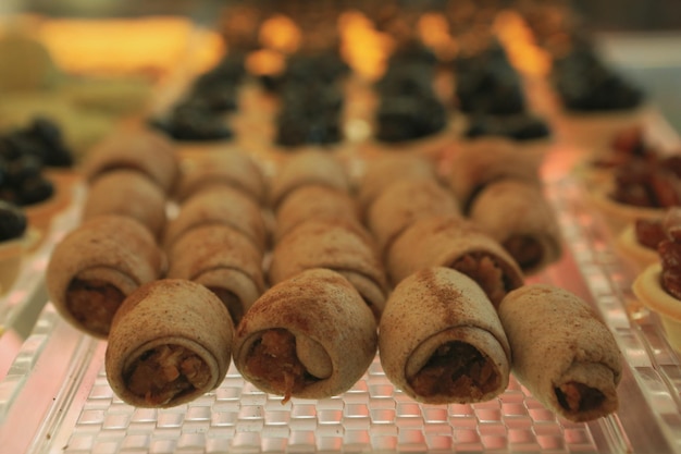 Groupe de biscuits assortis. Pépites de chocolat, raisins secs à l'avoine, chocolat blanc