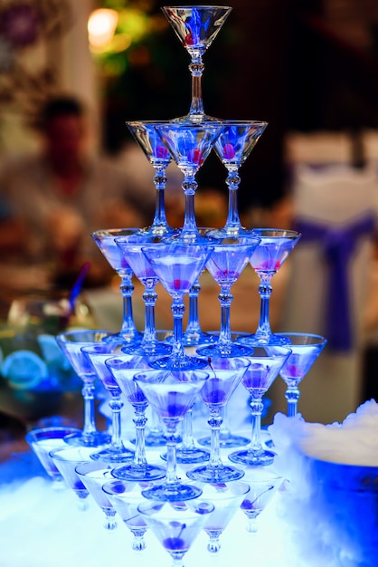 Groupe De Cocktails Aux Cerises Pour Une Soirée Alcoolique