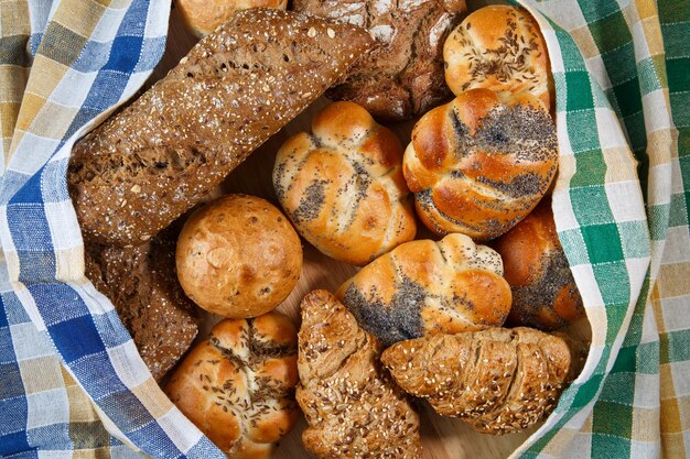 Groupe de différents types de produits de pain et de boulangerie