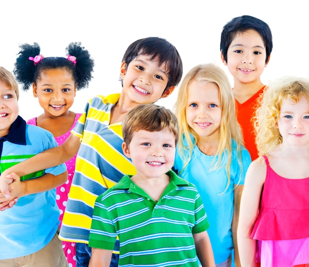 Groupe de divers enfants portrait en studio