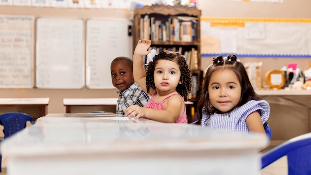 Photo groupe d'enfants dans une maternelle