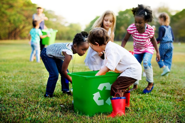 Groupe de l&#39;environnement de charité bénévole de l&#39;école des enfants