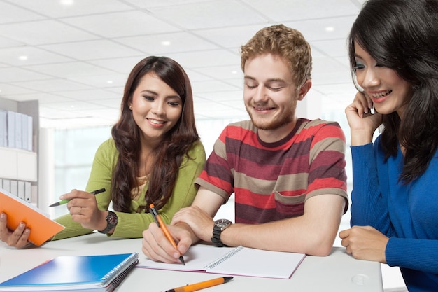 Groupe d'étudiants de la diversité étudiant