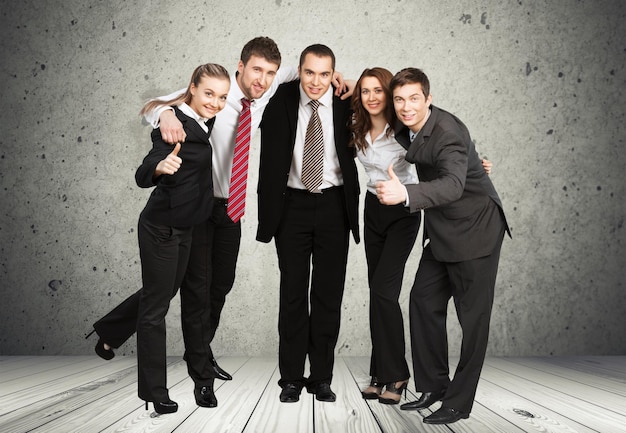 Photo groupe de gens d'affaires confiants lors d'une réunion