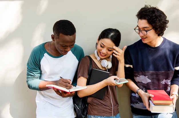 Groupe de personnes amis Travail d&#39;équipe Diversité