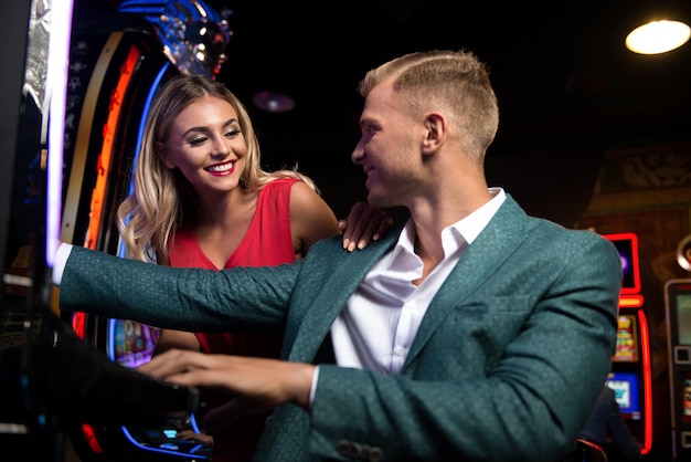 Groupe de personnes à Automat Machine in Casino