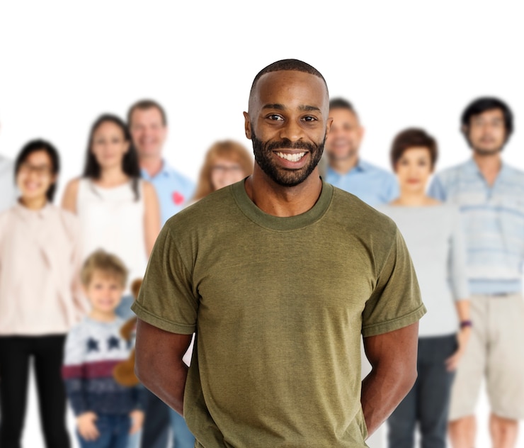 Photo groupe de personnes de la diversité ensemble studio isolé