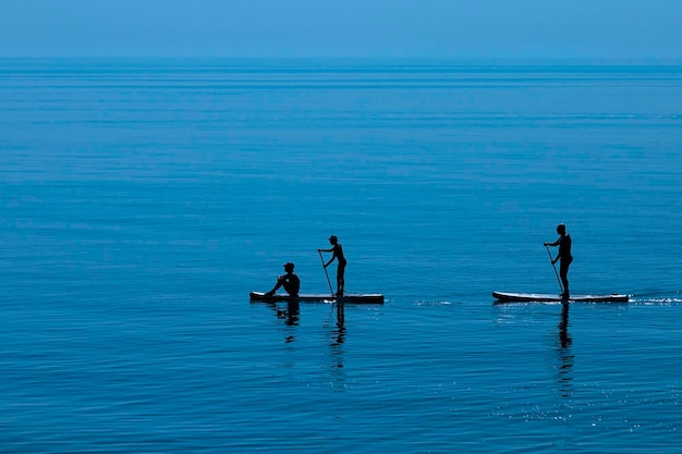 Un Groupe De Personnes Font Du Sup Board Loisirs Sports De Loisirs