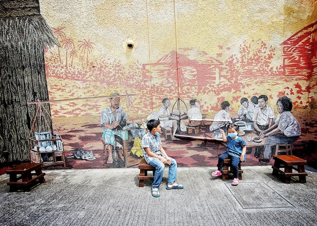 Groupe de personnes sur le mur