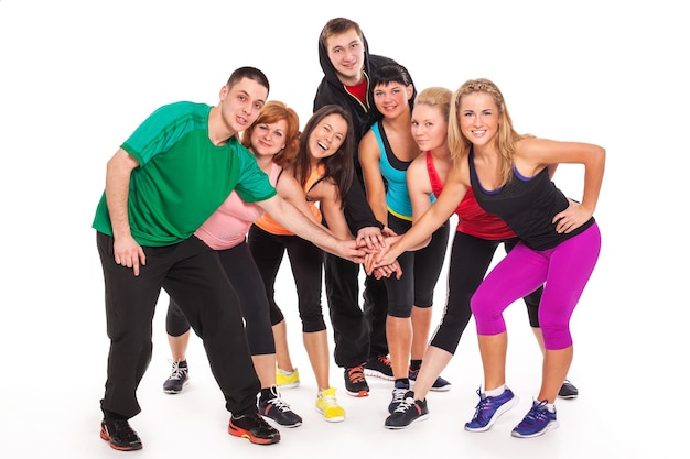 Un groupe de personnes en vêtements de remise en forme