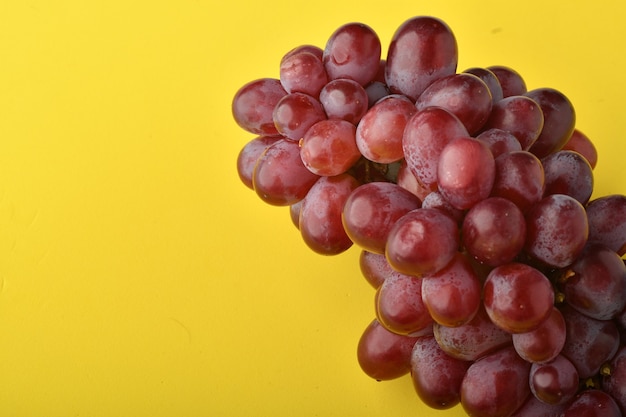 Groupe de raisins juteux mûrs frais