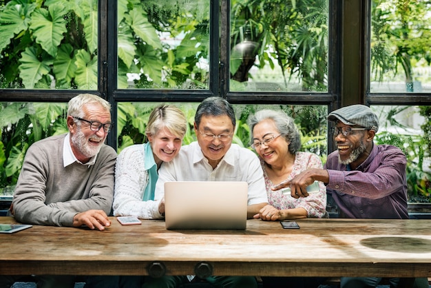 Groupe de retraite senior Meet Up Concept de bonheur