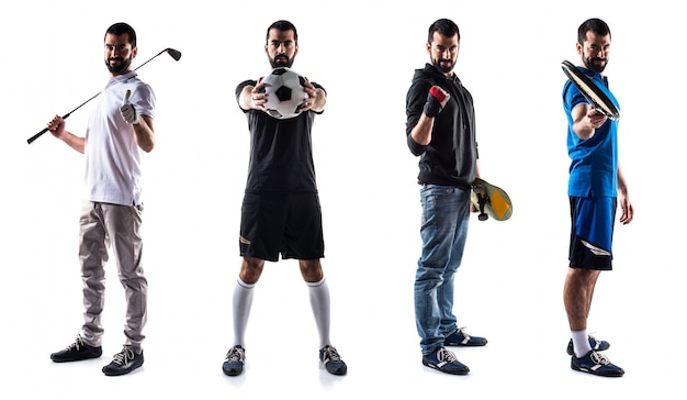 Groupe de sportifs jouant au golf, au tennis, au football et au skate