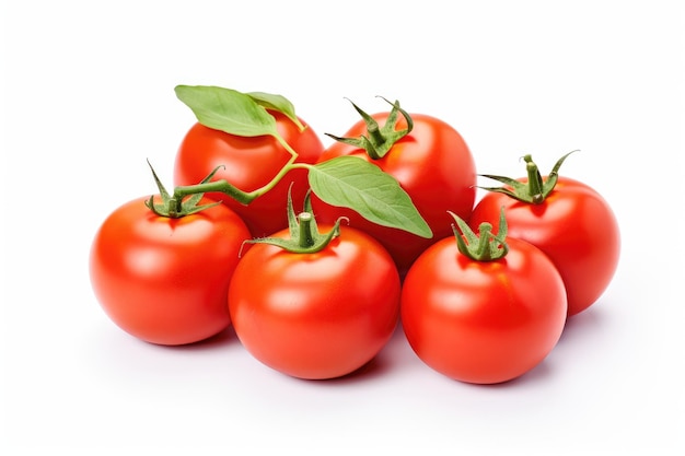 Groupe de tomates à feuilles vertes sur une surface blanche ou claire PNG Arrière-plan transparent