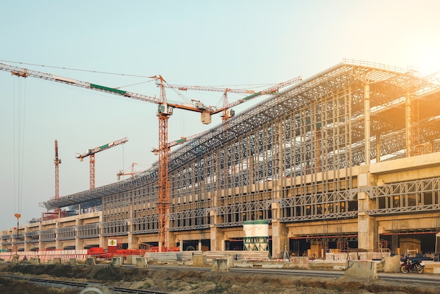 Grues sur le chantier