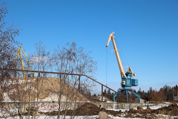 Grues de construction sur le chantier