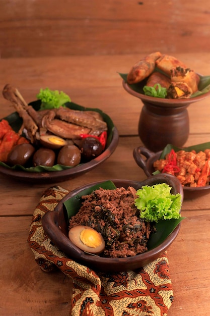 Gudeg Manggar Cuisine traditionnelle de Yogyakarta Indonésie à base de fleur de coco bouillie