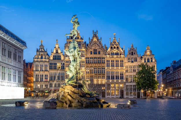 Photo les guildes de grote markt d'anvers en belgique