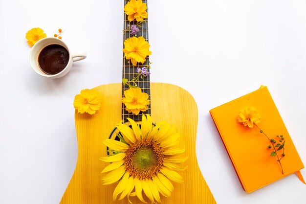 guitare, livre, fleurs de style de vie se détendre