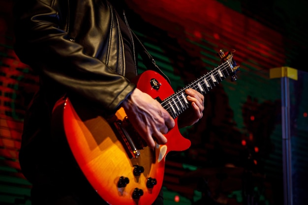 Guitare lors d'un concert Guitariste sur scène