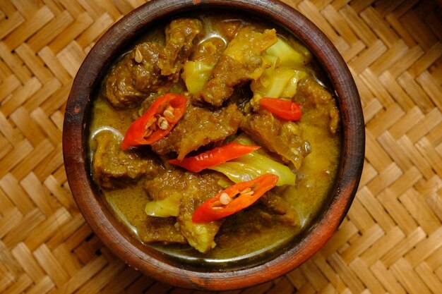 gulai kambing. Le gulai est fabriqué à partir de lait de coco, de mouton, de bœuf ou de poulet, de piment et d'épices. curry.