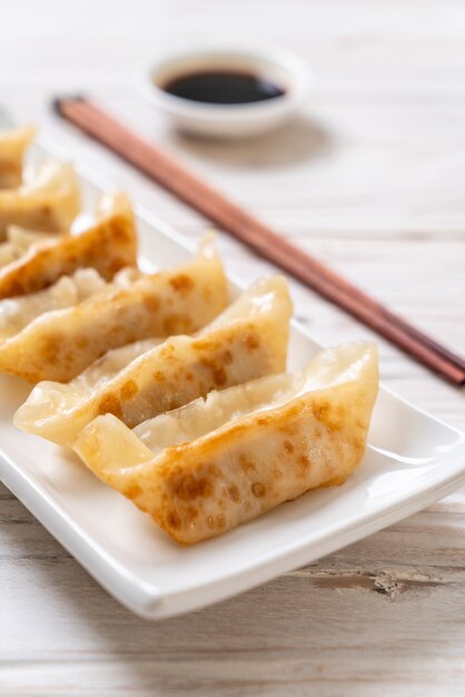 Gyoza japonais ou collation de boulettes