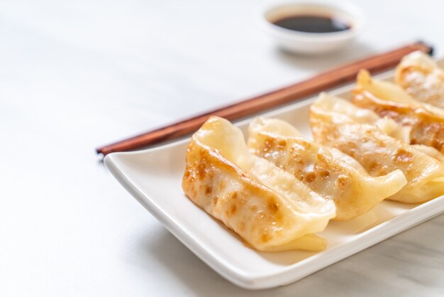 Gyoza japonais ou collation de boulettes