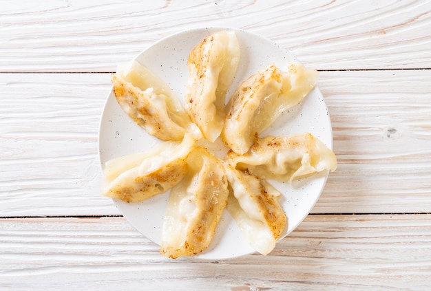 Gyoza japonais ou collation de boulettes