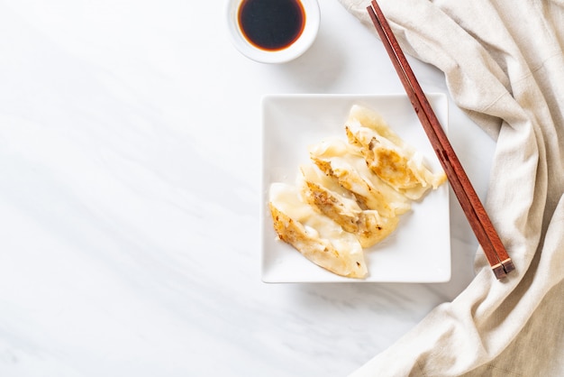 Gyoza japonais ou collation de boulettes