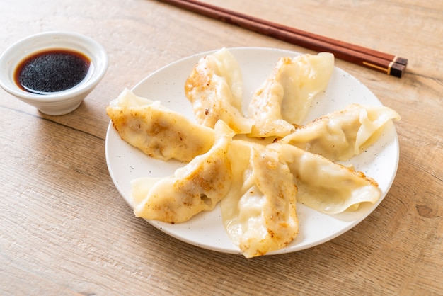 Gyoza japonais ou collation de boulettes